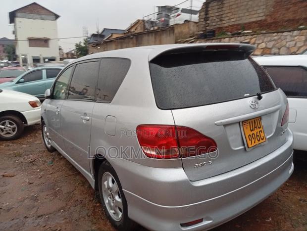 Toyota Ipsum 2000 Silver