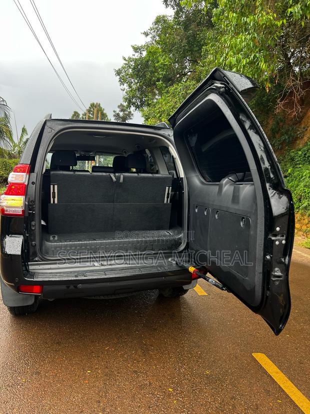 Toyota Land Cruiser Prado 2016 Black