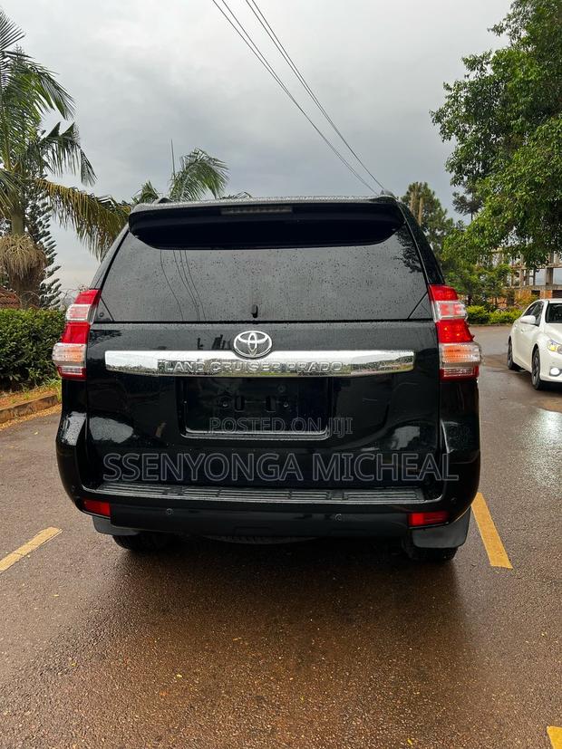 Toyota Land Cruiser Prado 2016 Black