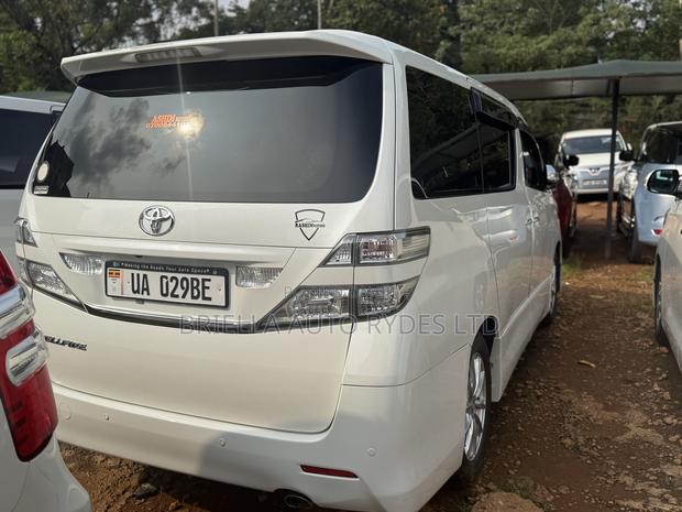 Toyota Vellfire 2013