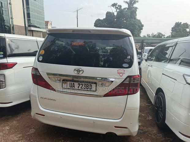 Toyota Alphard 2009