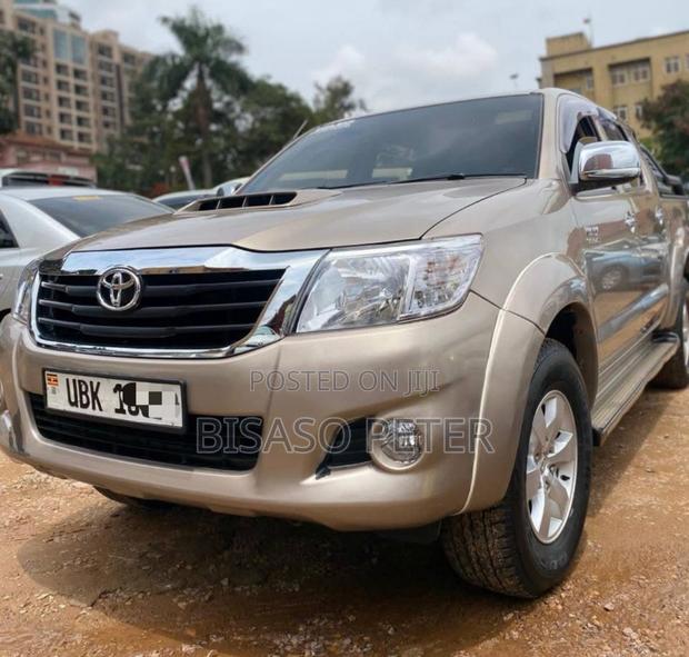 Toyota Hilux 2.5 D-4D SRX 2012 Gold