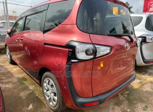 Toyota Sienta 1.5 AWD 2016 Maroon