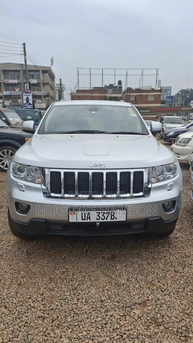 Jeep Grand Cherokee 2011 Silver
