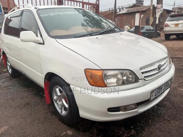 Toyota Ipsum 2000 Pearl