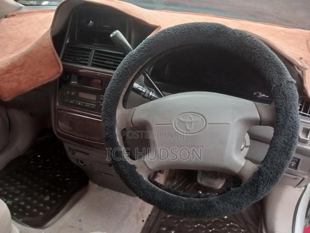 Toyota Ipsum 2000 Pearl