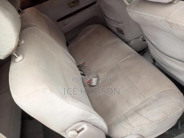 Toyota Ipsum 2000 Pearl