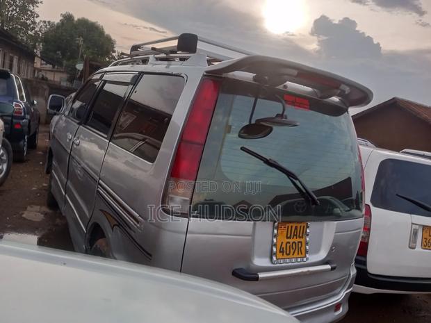 Toyota Noah 2001 Silver