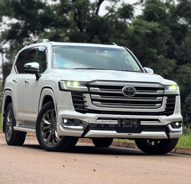 Toyota Land Cruiser 2023 White