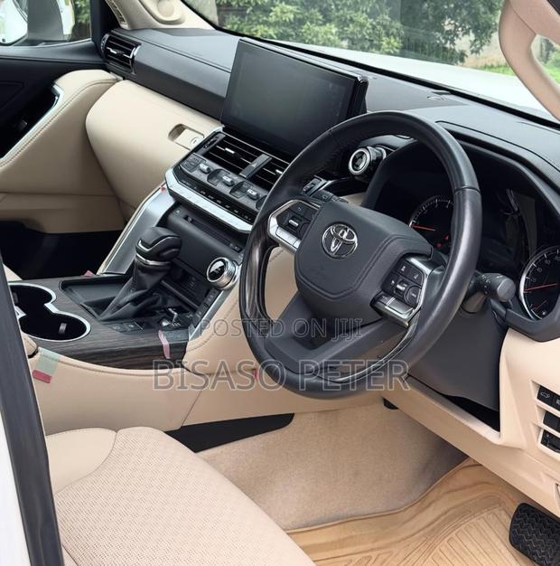 Toyota Land Cruiser 2023 White