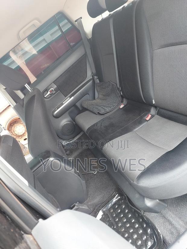 Toyota Corolla Rumion Hatchback 1.5 FWD 2010 Black
