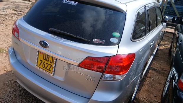 Subaru Legacy 2010 Silver