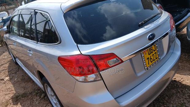 Subaru Legacy 2010 Silver