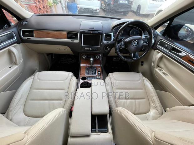 Volkswagen Touareg V6 Sport 2013 Black