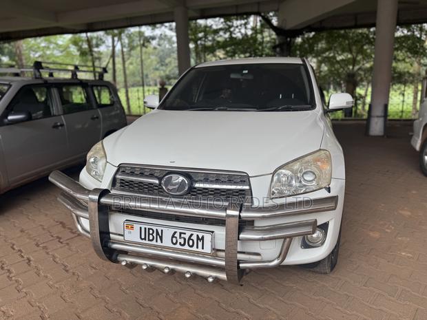 Toyota RAV4 2010 White