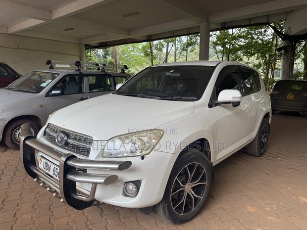 Toyota RAV4 2010 White