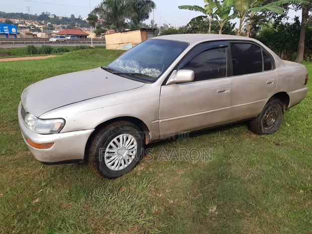 Toyota Corolla 1998 Gold