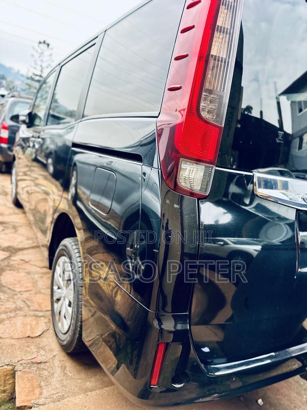 Toyota Noah 2.0 AWD (8 Seater) 2015 Black