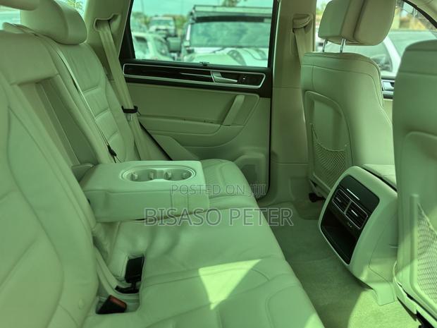 Volkswagen Touareg 2016 Blue