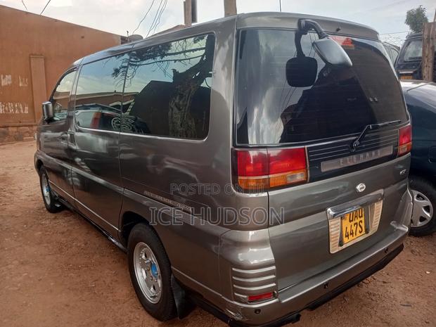 Nissan Elgrand 2004 Beige