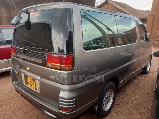 Nissan Elgrand 2004 Beige