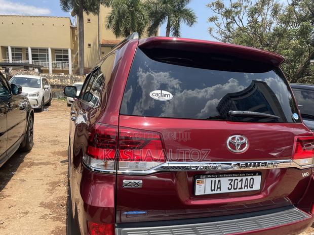 Toyota Land Cruiser 2016 Red