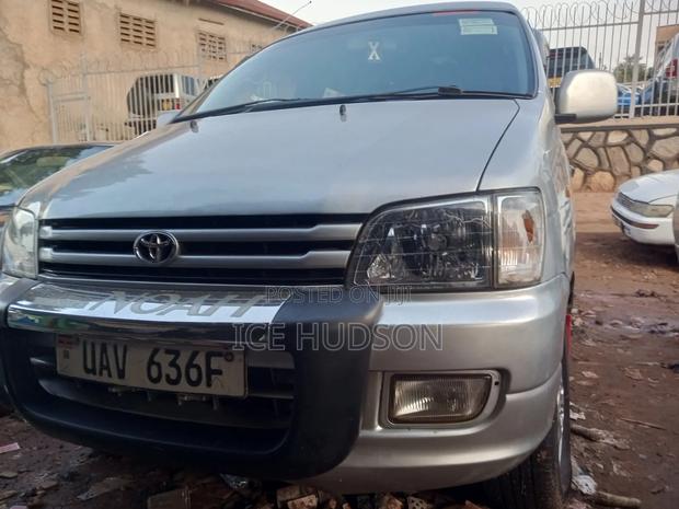 Toyota Noah 2001 Gray