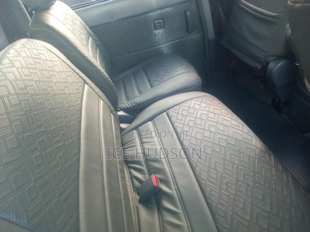 Toyota Noah 2001 Gray