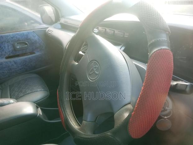 Toyota Noah 2001 Gray