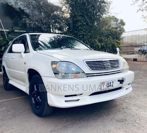 Toyota Harrier 2.2 16V 2000 White