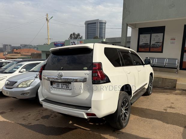 Toyota Land Cruiser Prado 2018 White
