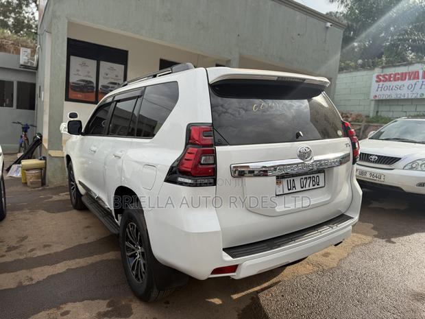 Toyota Land Cruiser Prado 2018 White