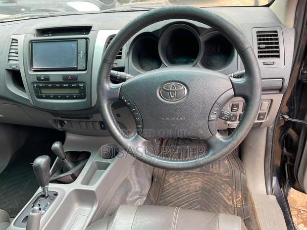 Toyota Hilux 2009 Black