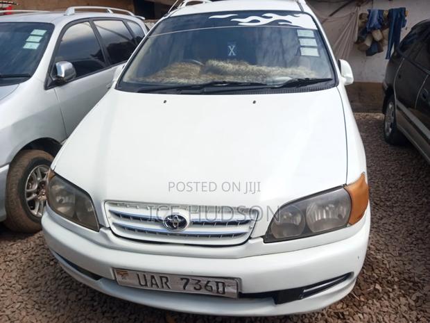 Toyota Ipsum 2000 White