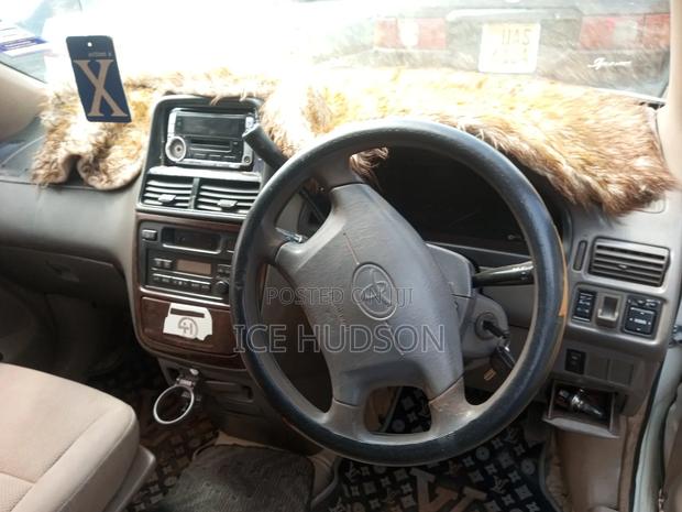 Toyota Ipsum 2000 White