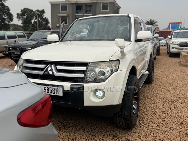 Mitsubishi Pajero 2008 White
