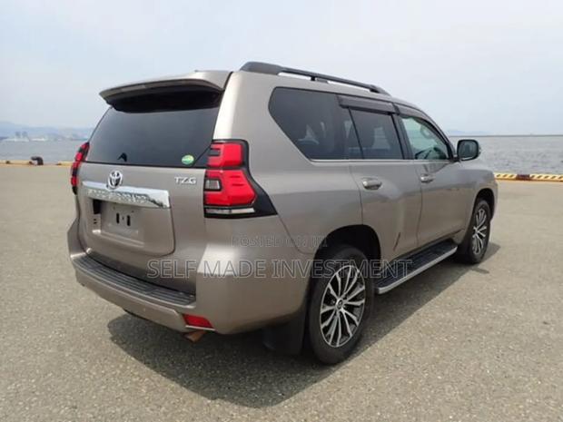Toyota Land Cruiser Prado 2021 Gray