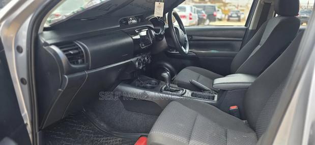 Toyota Hilux 2022 Gray