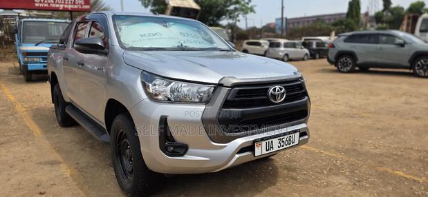 Toyota Hilux 2022 Gray