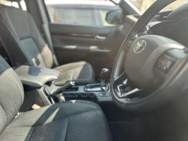 Toyota Hilux 2019 Black