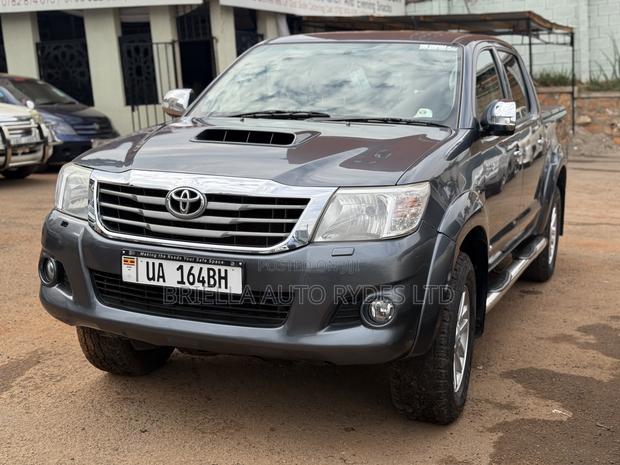 Toyota Hilux 2014 Gray