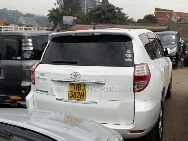 Toyota Vanguard 2008 White