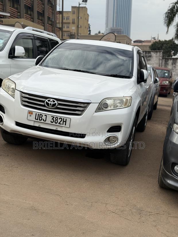 Toyota Vanguard 2008 White