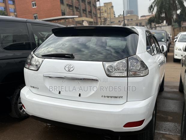 Toyota Harrier 2010