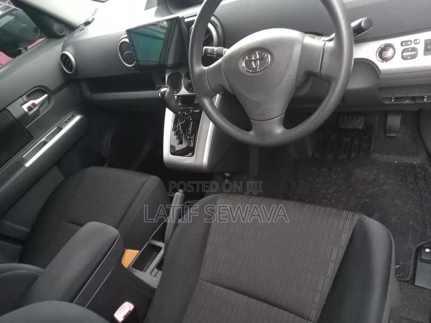 Toyota Corolla Rumion Hatchback 1.5 FWD 2012 Black