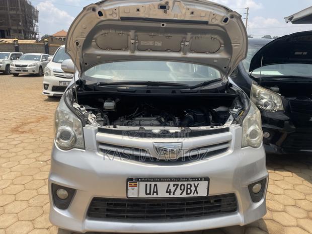 Toyota Noah 2011 Silver