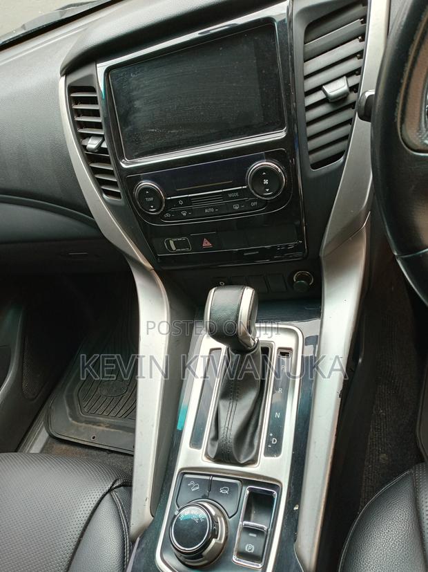 Mitsubishi Pajero 2021 Gray