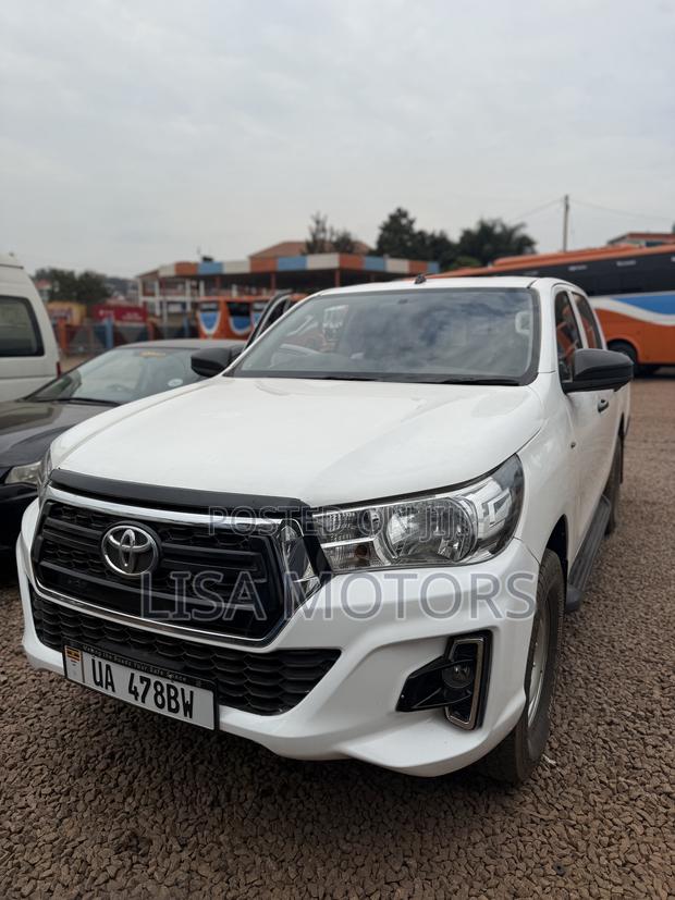 Toyota Hilux SR 2017 White