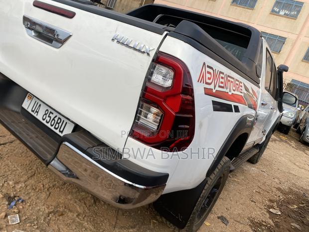Toyota Hilux 2018 White