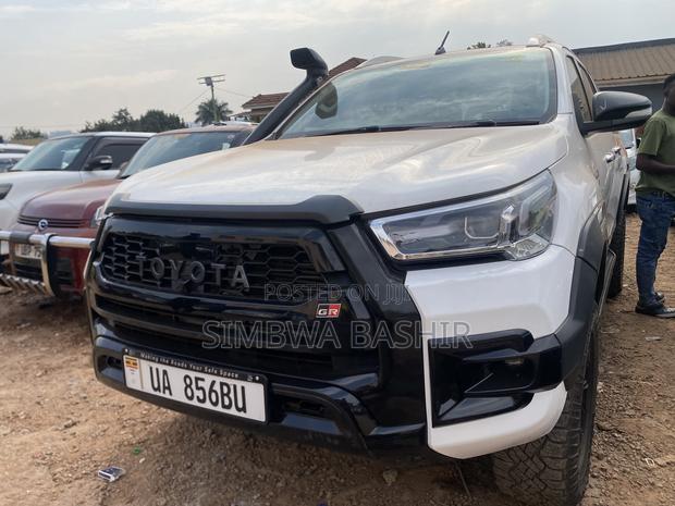 Toyota Hilux 2018 White